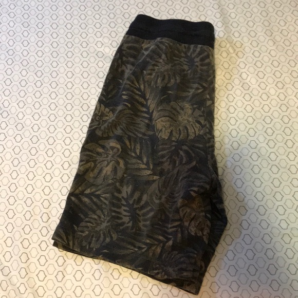 SUMMER SHORTS - Picture 2 of 3